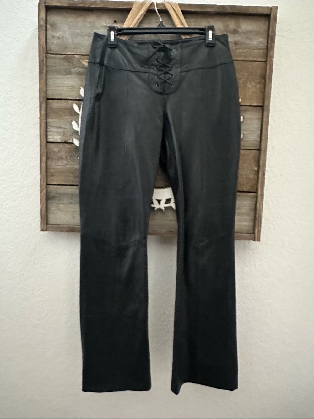 Wilson’s Leather black tie front pants ladies size 6